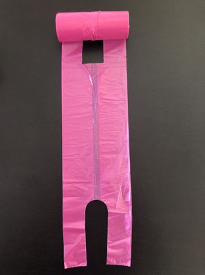 Τσάντες αγορών μπλουζών στη χρήση γραφείων και σπιτιών ρόλων, ρόδινος και πορφυρός, επιτραπέζιο δοχείο απορριμμάτων